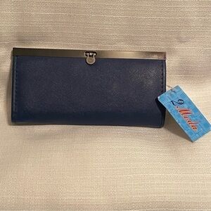 Women’s Clutch Wallet Blue Compartments Clash Closure NWT
